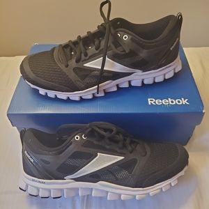 New REEBOK Sneakers - Size 9W - Colour: Black/White
